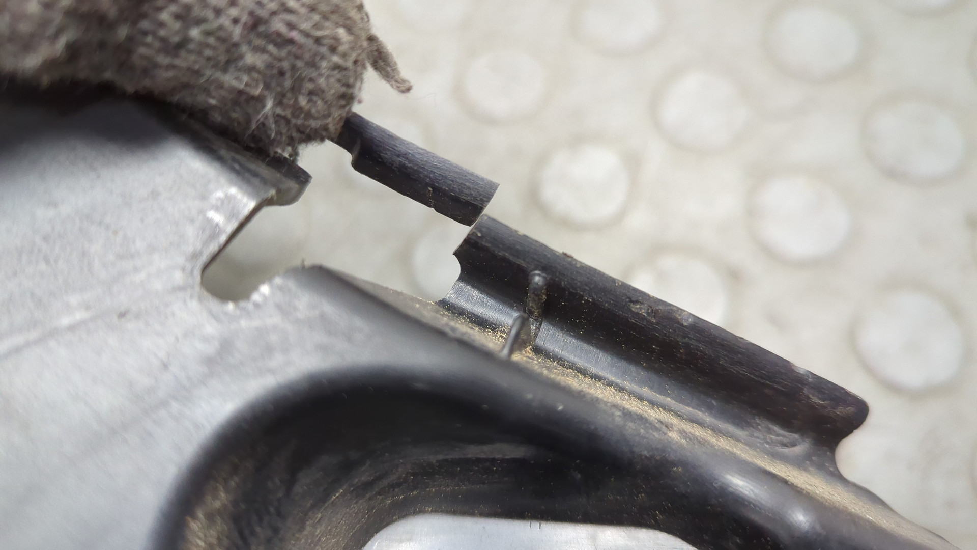 Кронштейн заднего бампера левый