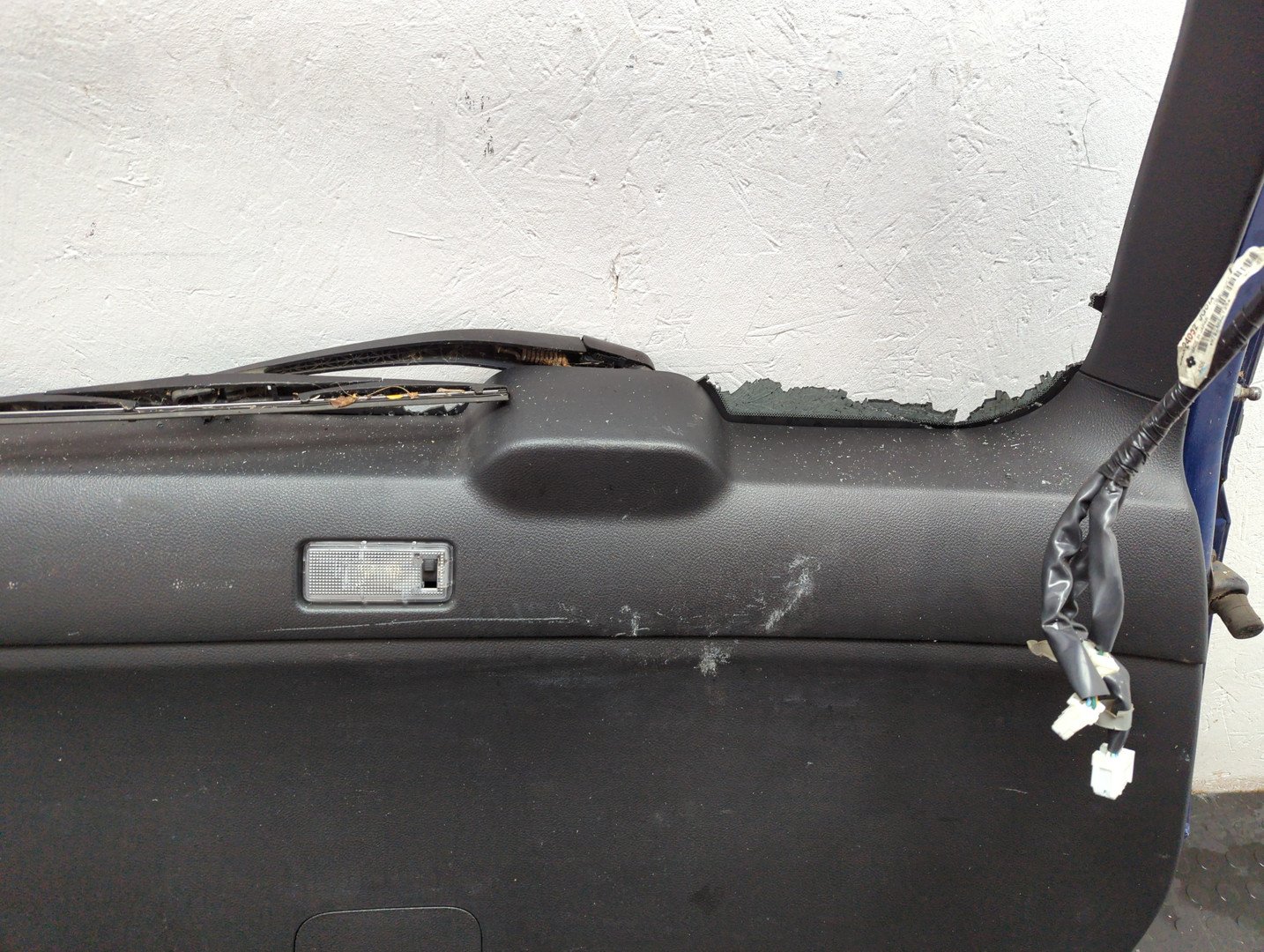 Дверь багажника