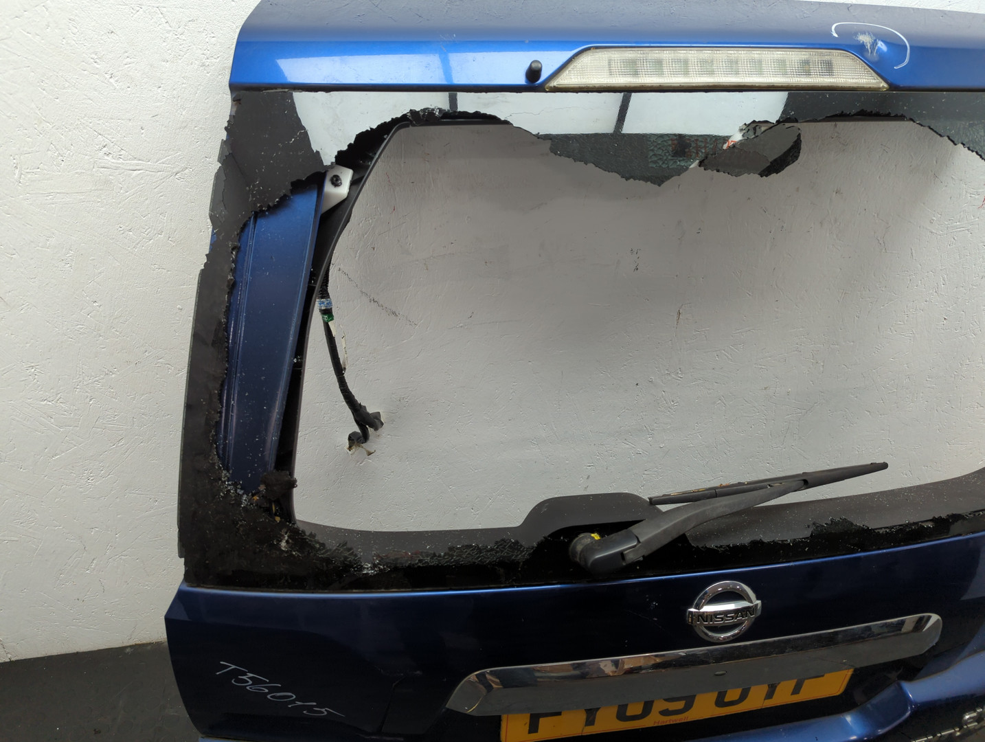 Дверь багажника