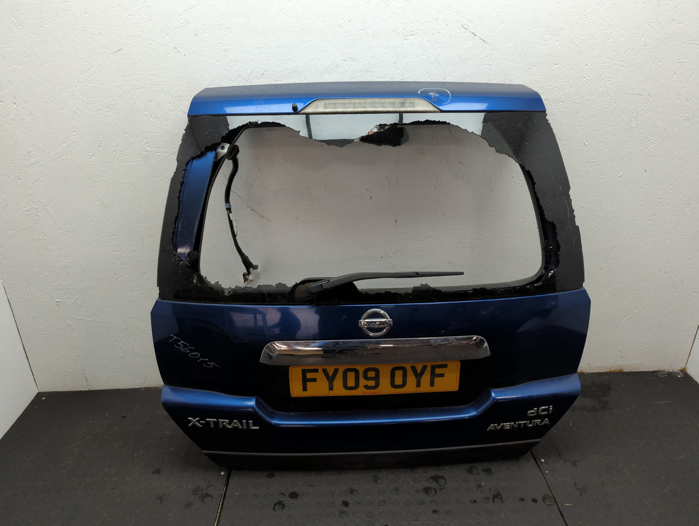 Дверь багажника