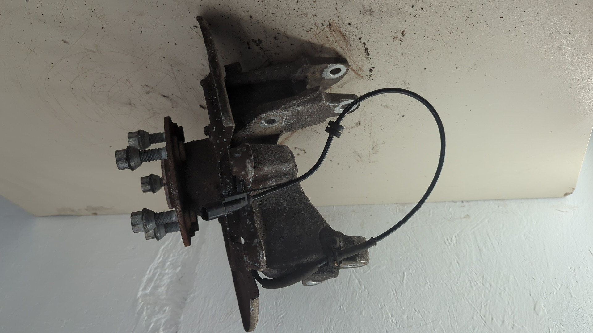 Кулак поворотный задний правый