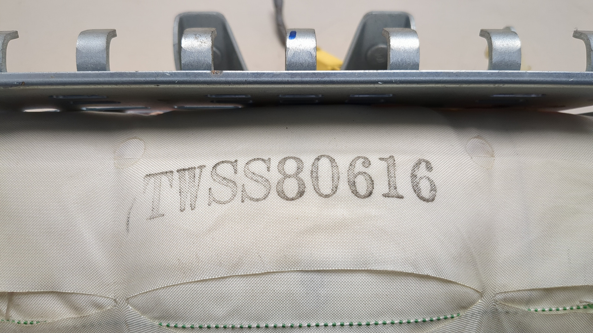 Подушка безопасности пассажирская (в торпедо)