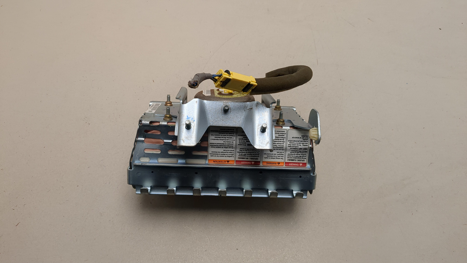 Подушка безопасности пассажирская (в торпедо)