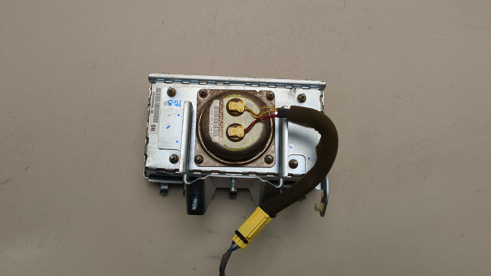 Подушка безопасности пассажирская (в торпедо)