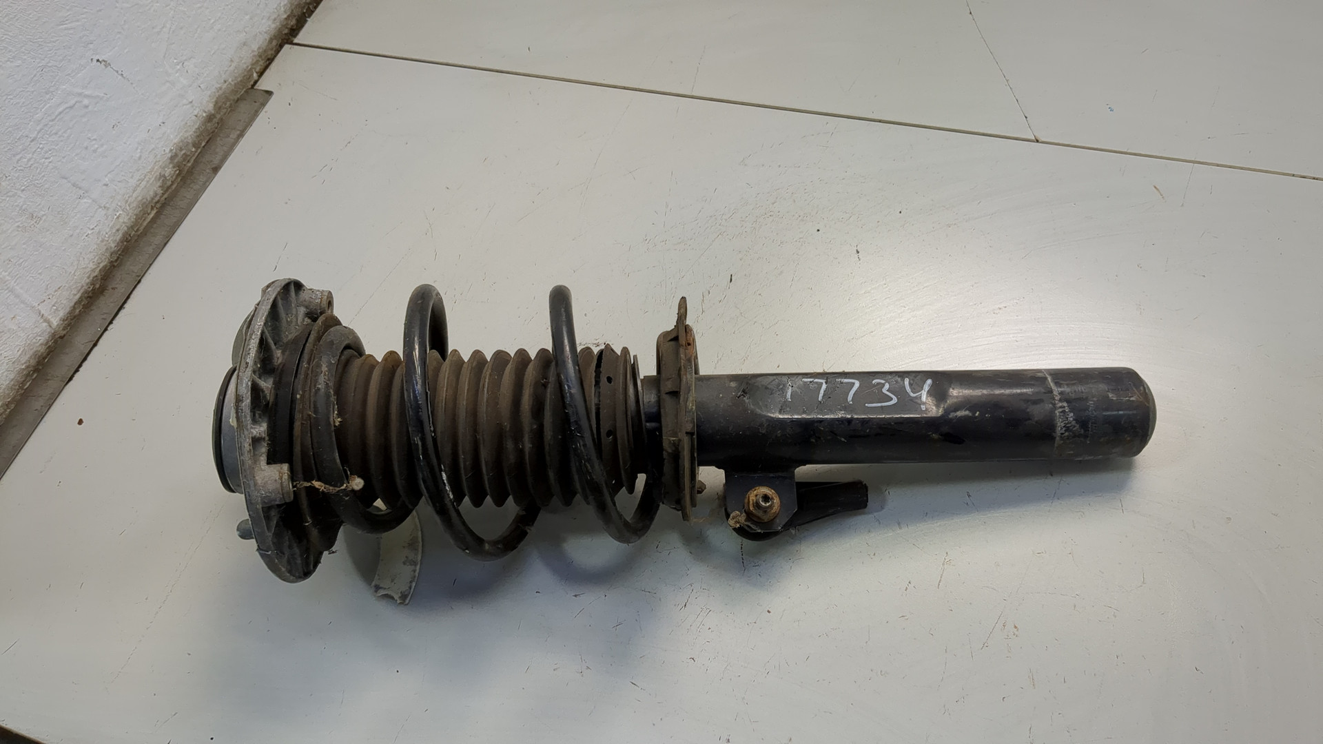 Амортизатор передний правый