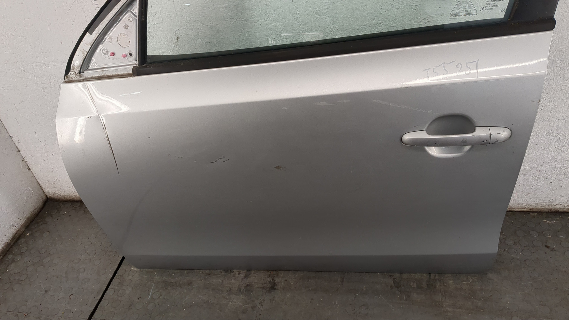 Дверь передняя левая