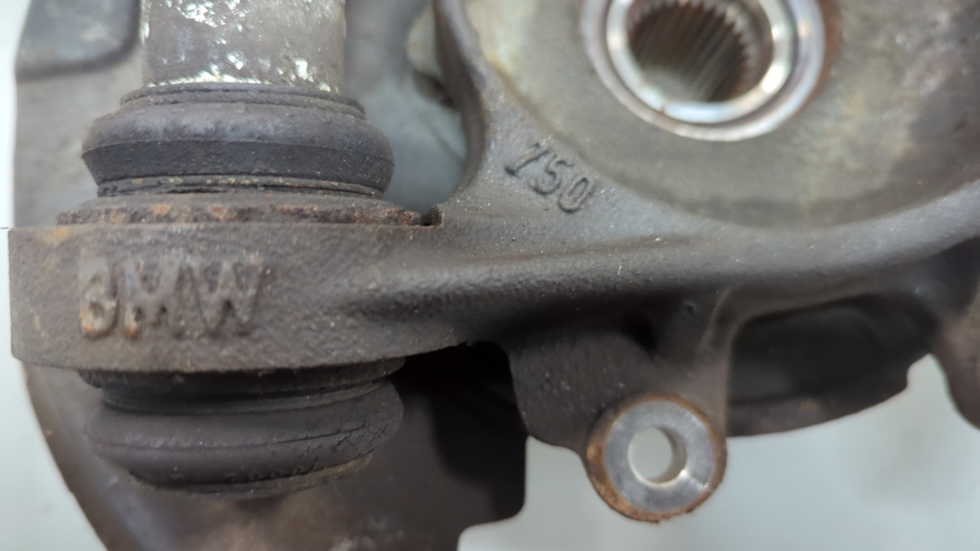 Кулак поворотный задний правый