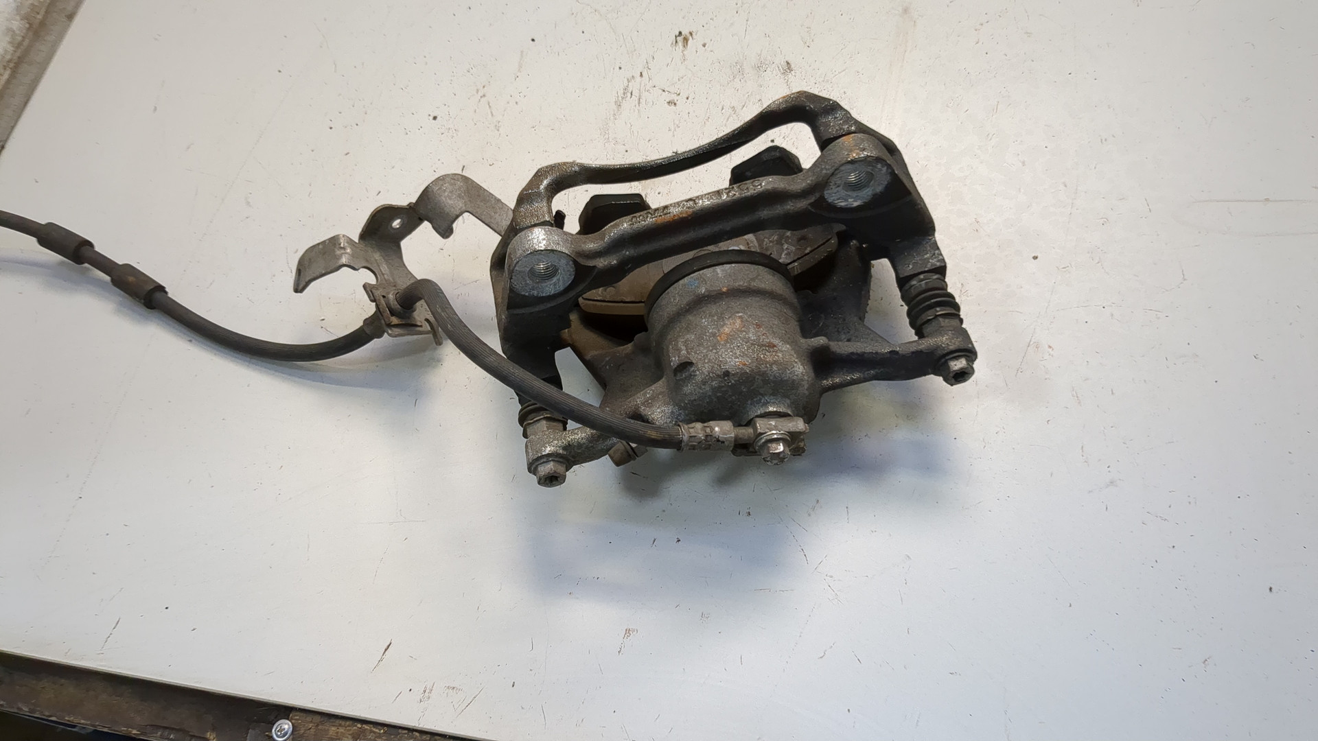 Суппорт передний правый