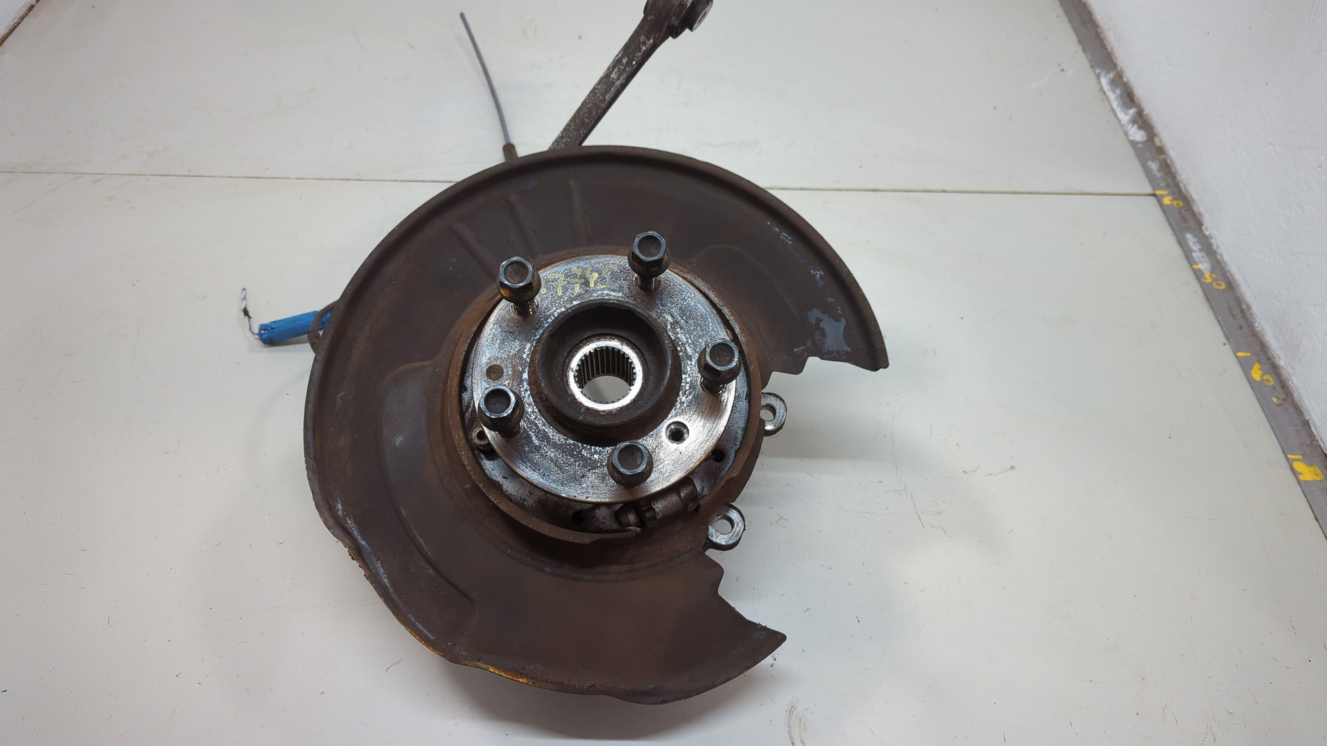 Кулак поворотный задний левый