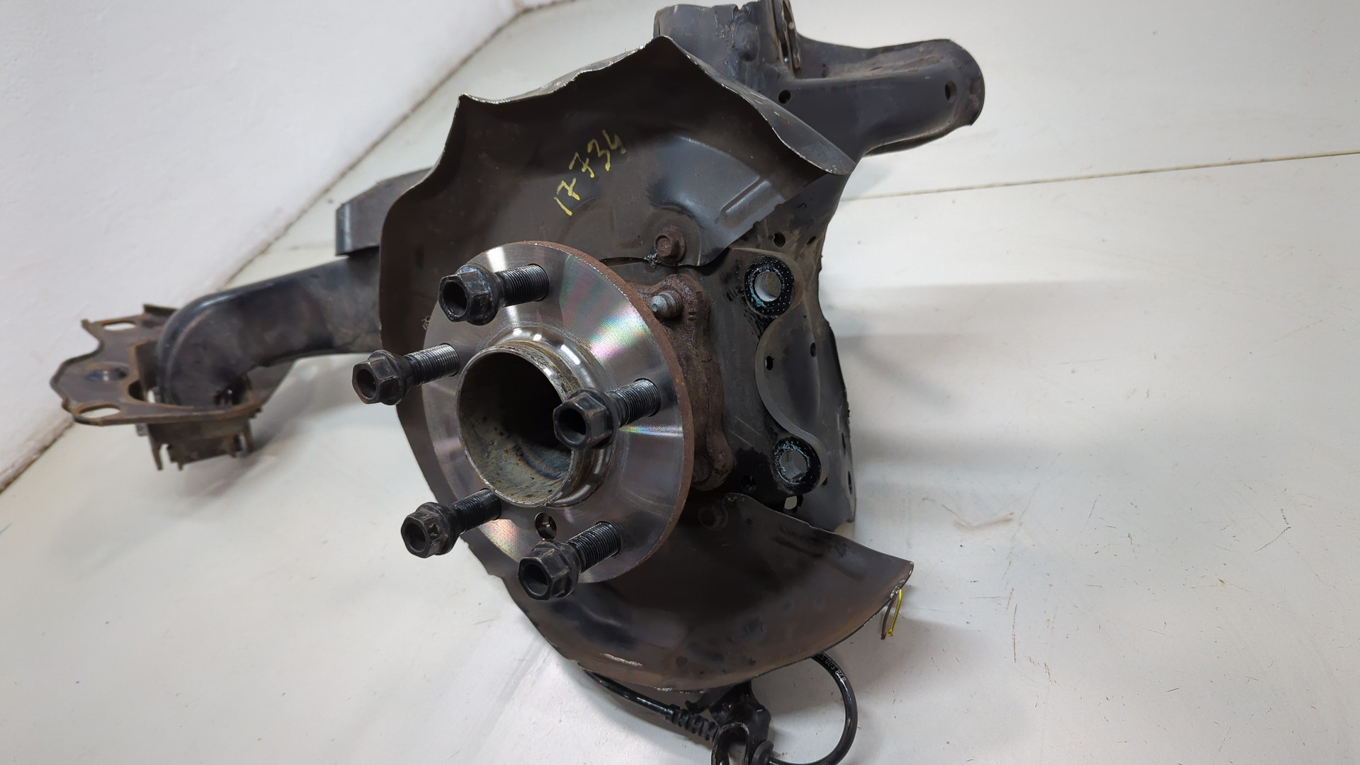 Кулак поворотный задний правый