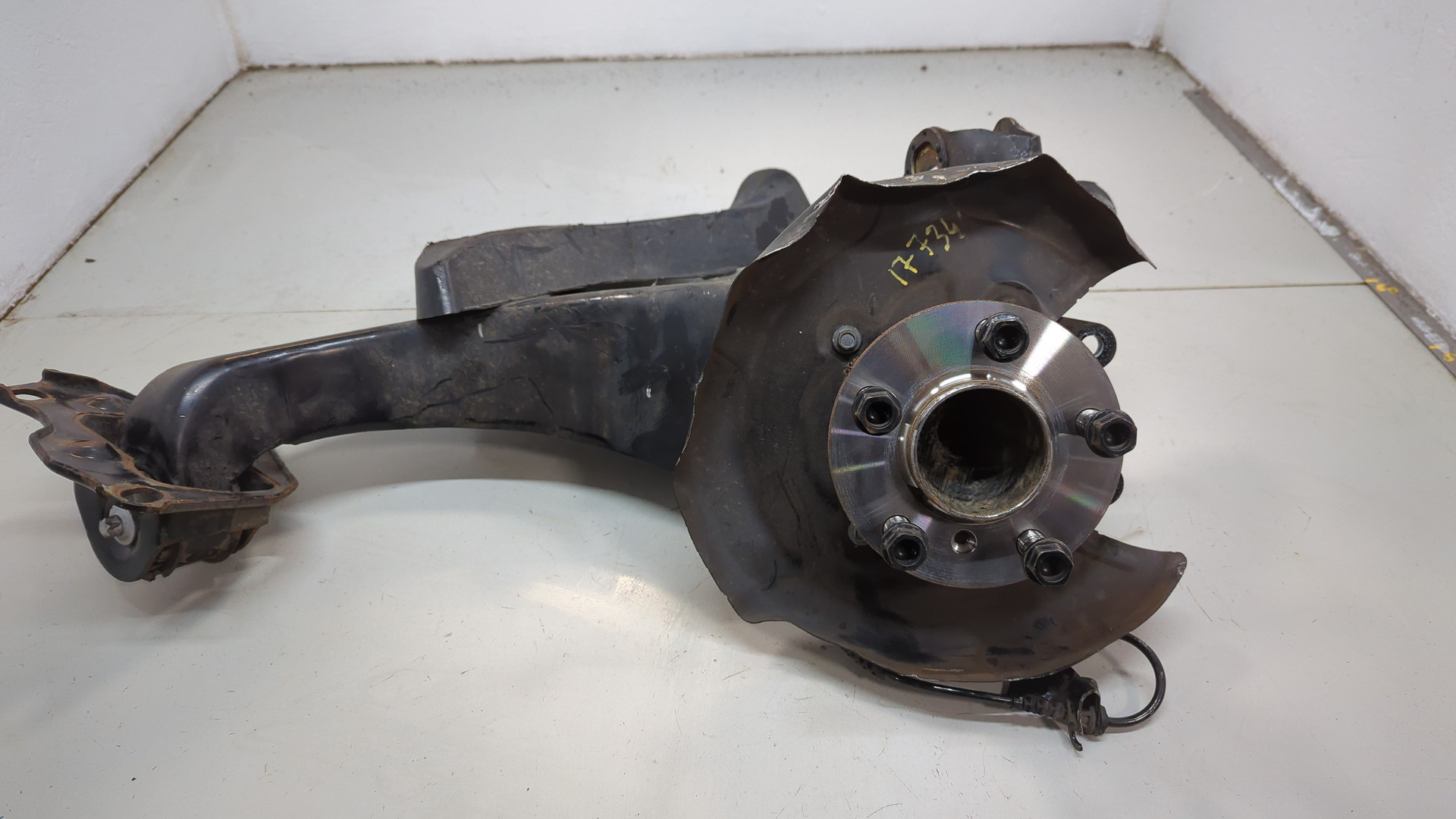 Кулак поворотный задний правый