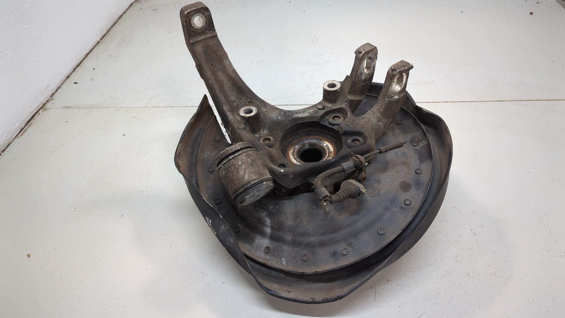 Кулак поворотный задний левый