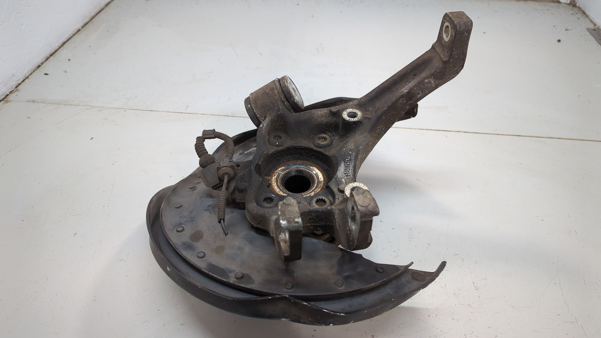 Кулак поворотный задний левый