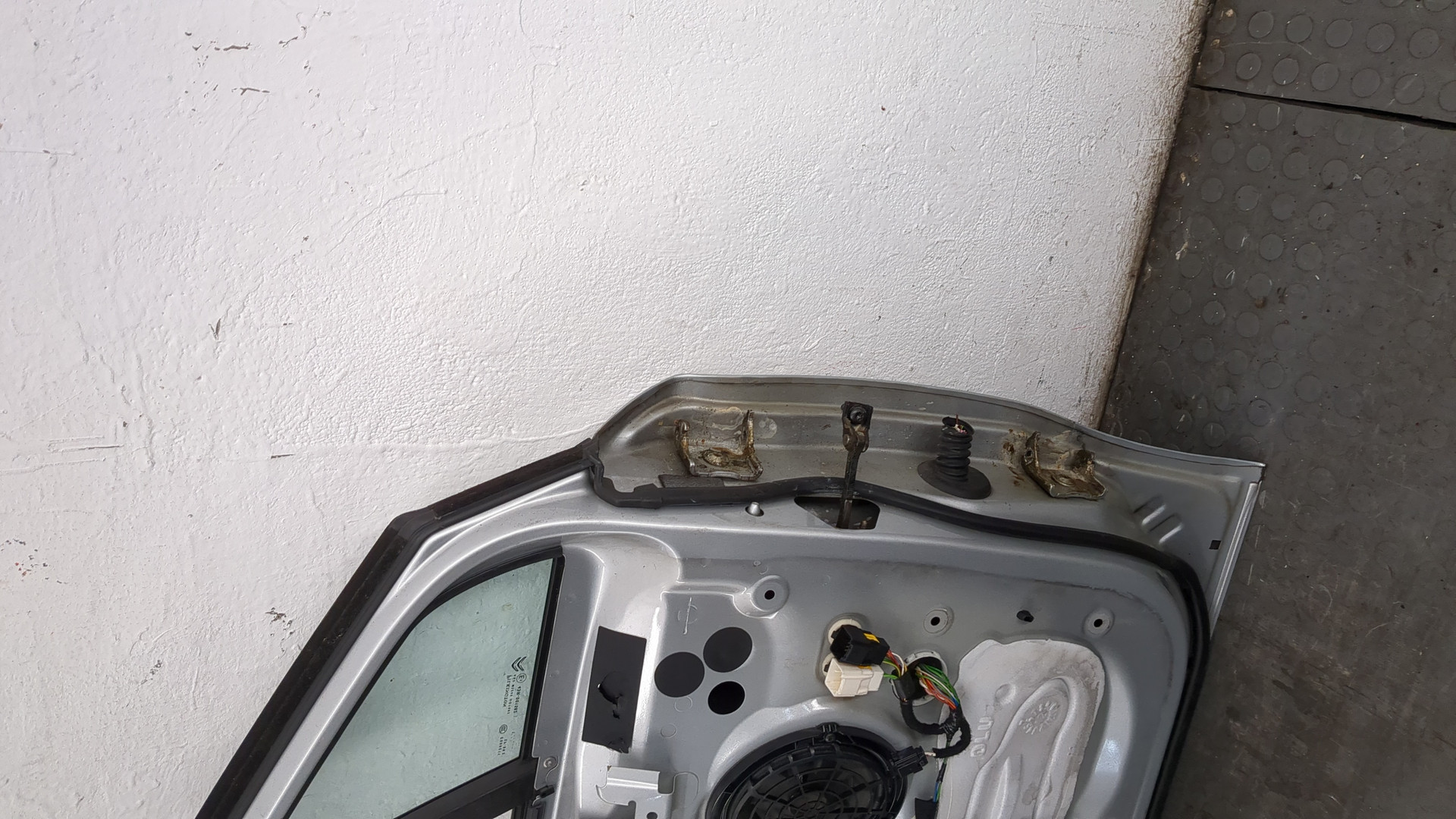 Дверь передняя левая