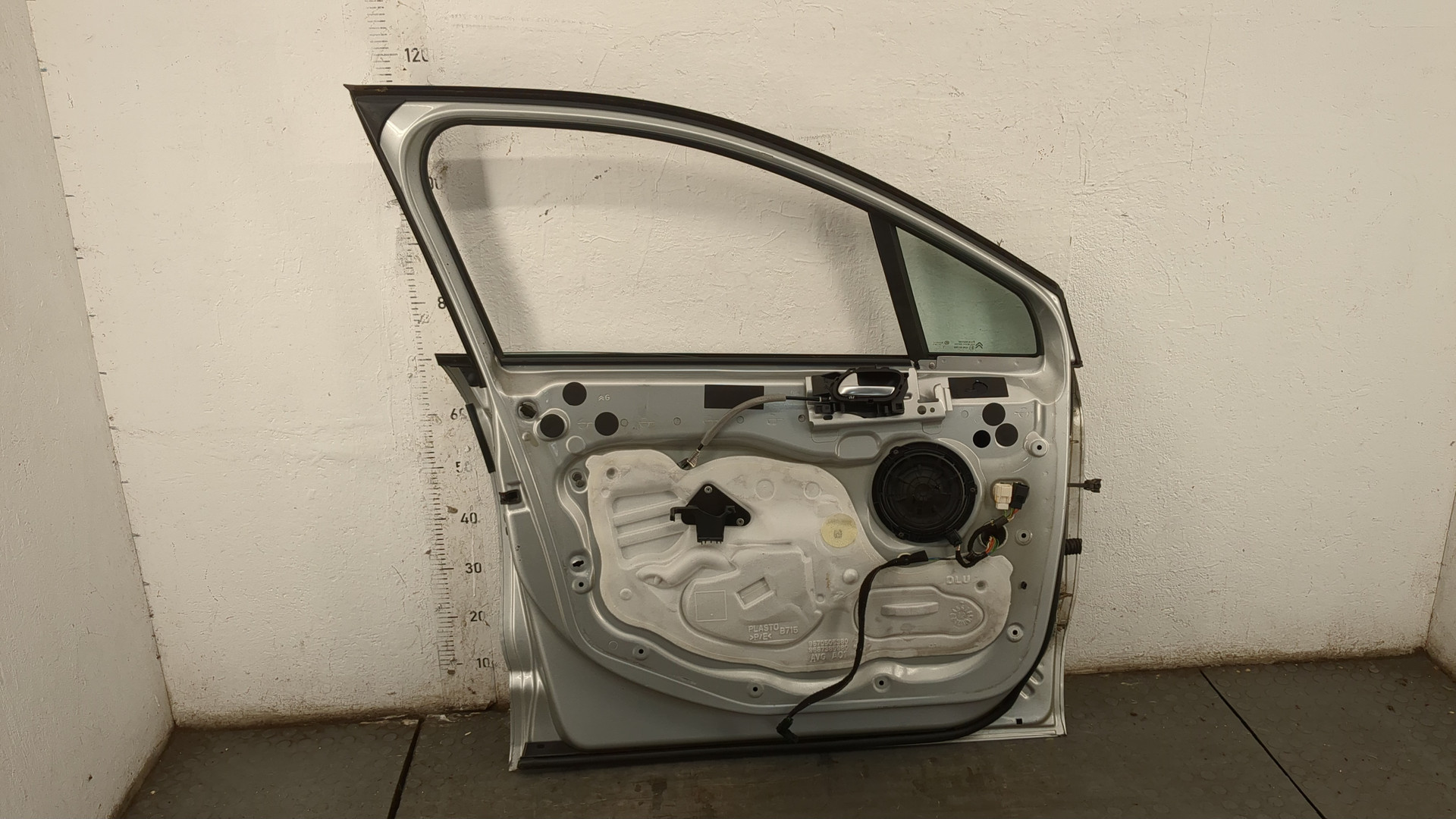 Дверь передняя левая