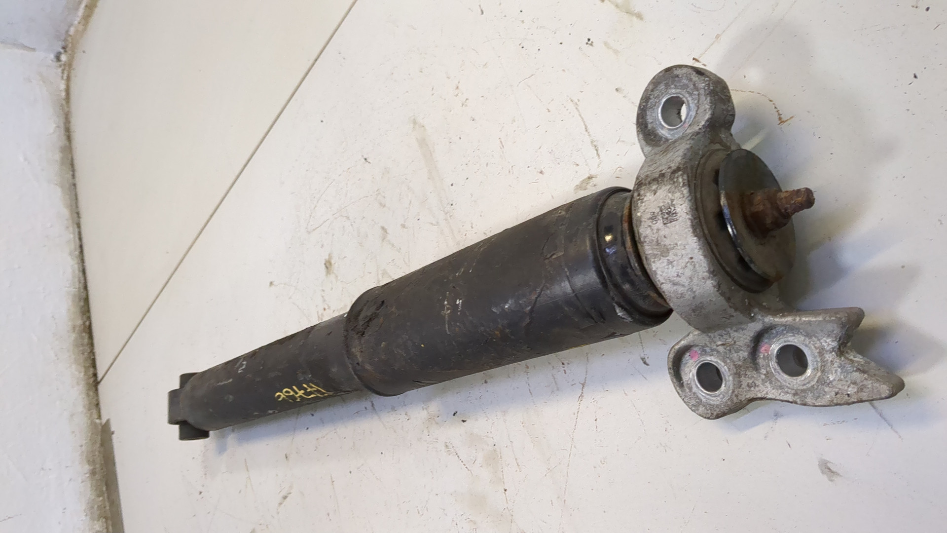 Амортизатор задний (стойка)