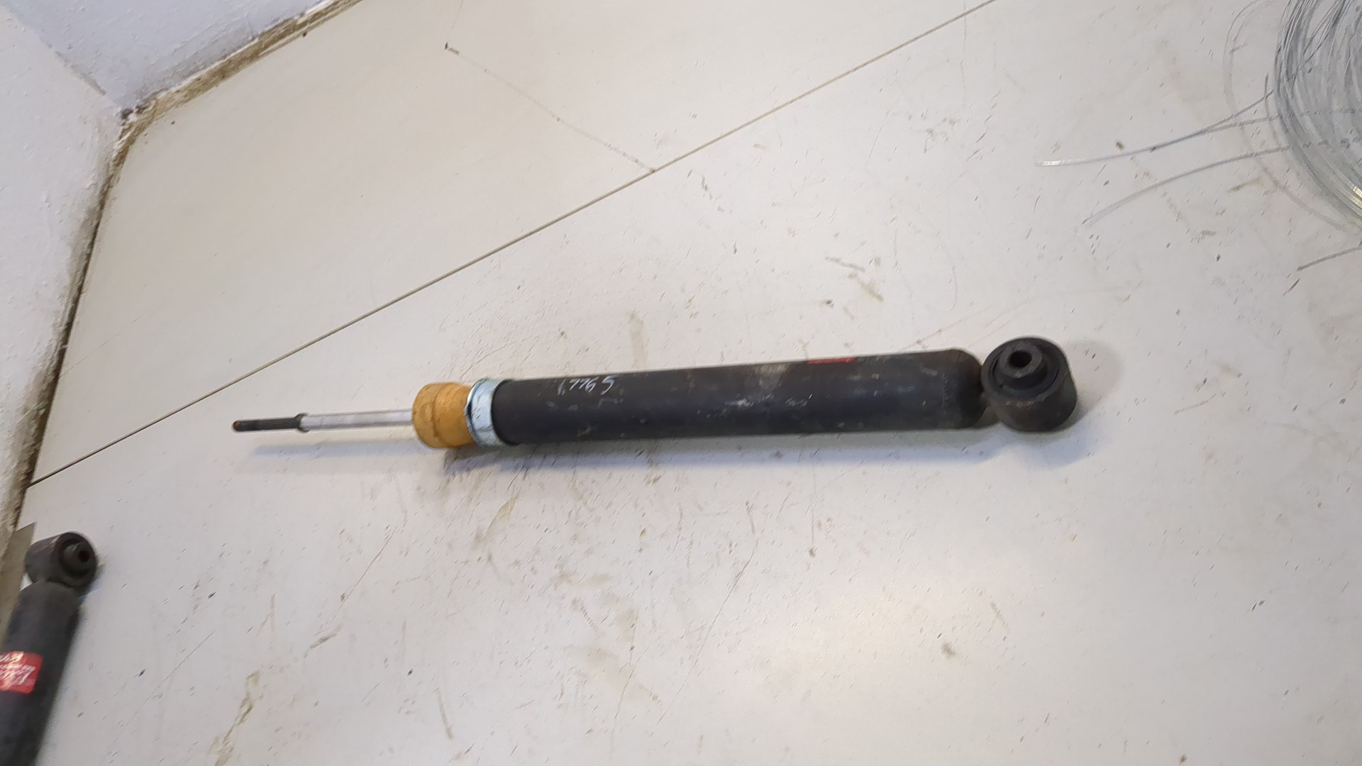 Амортизатор задний (стойка)