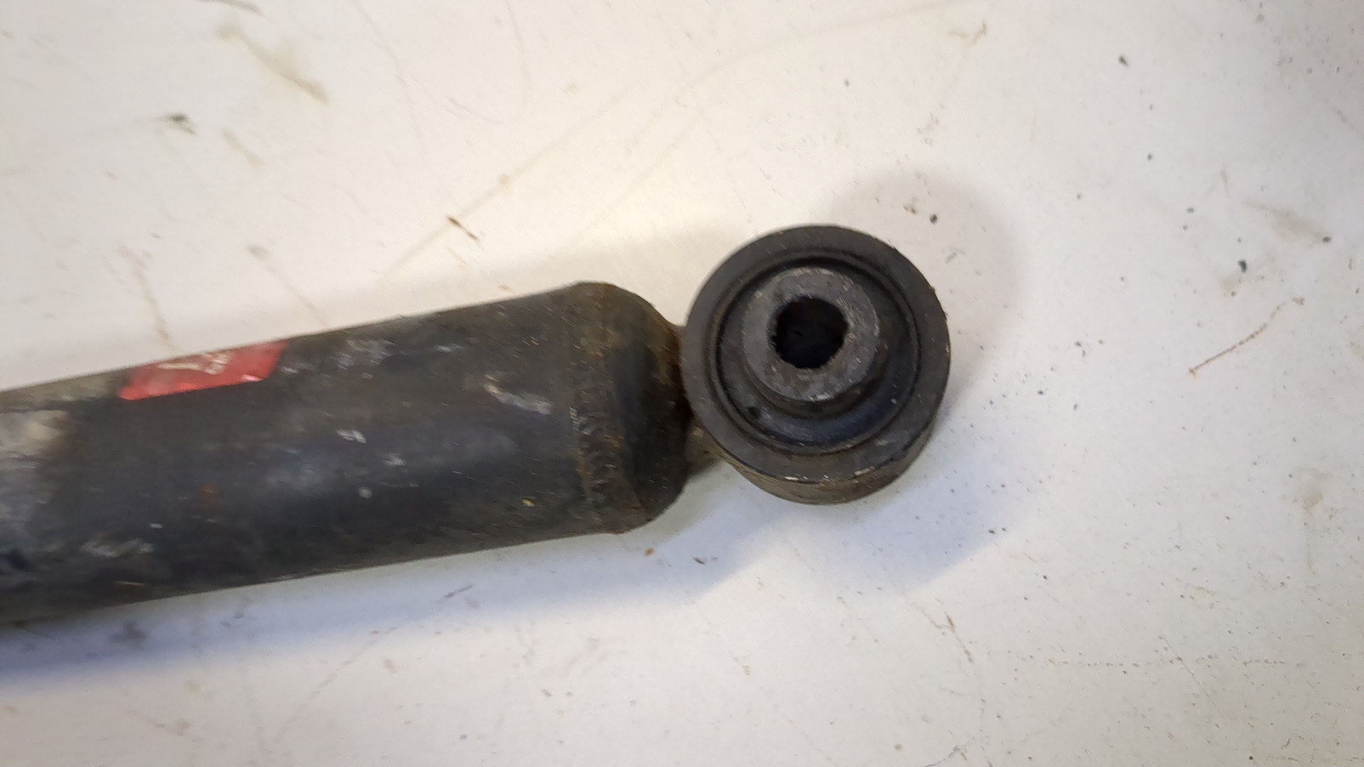 Амортизатор задний (стойка)