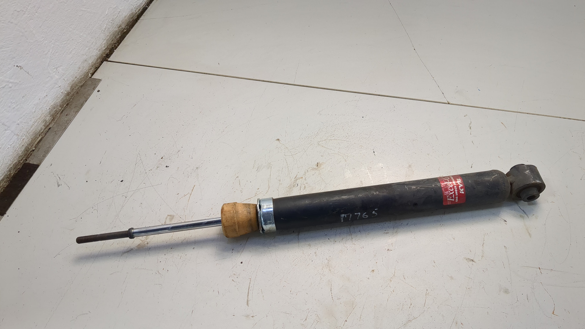 Амортизатор задний (стойка)