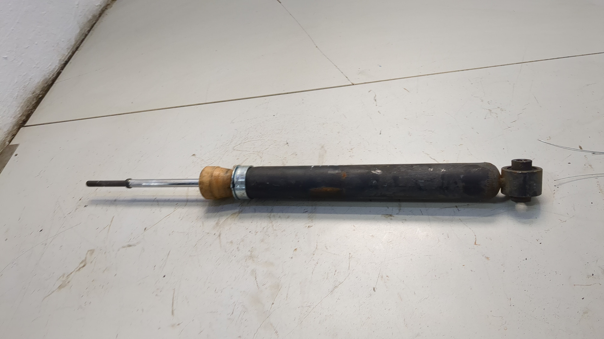 Амортизатор задний (стойка)