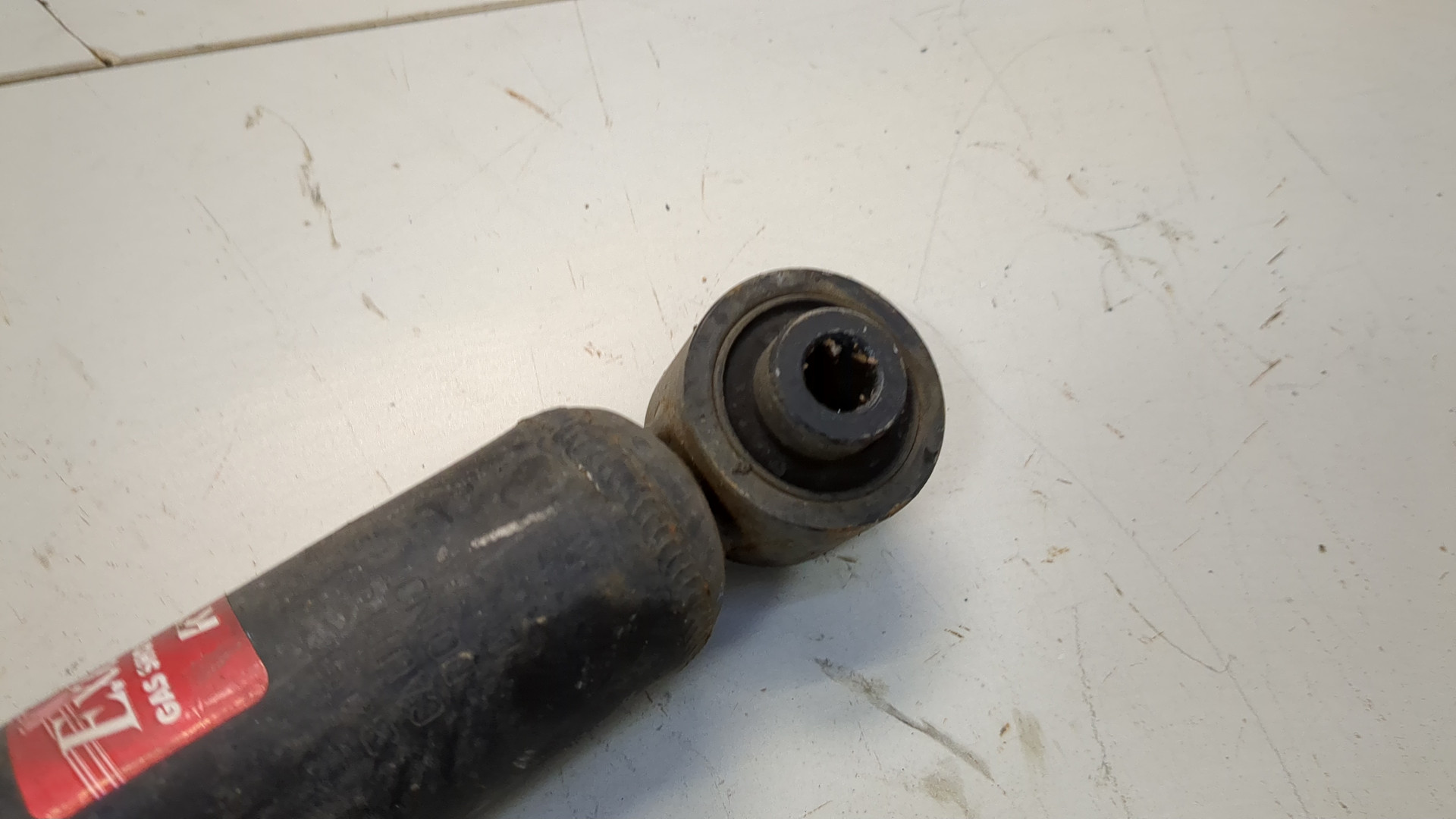 Амортизатор задний (стойка)