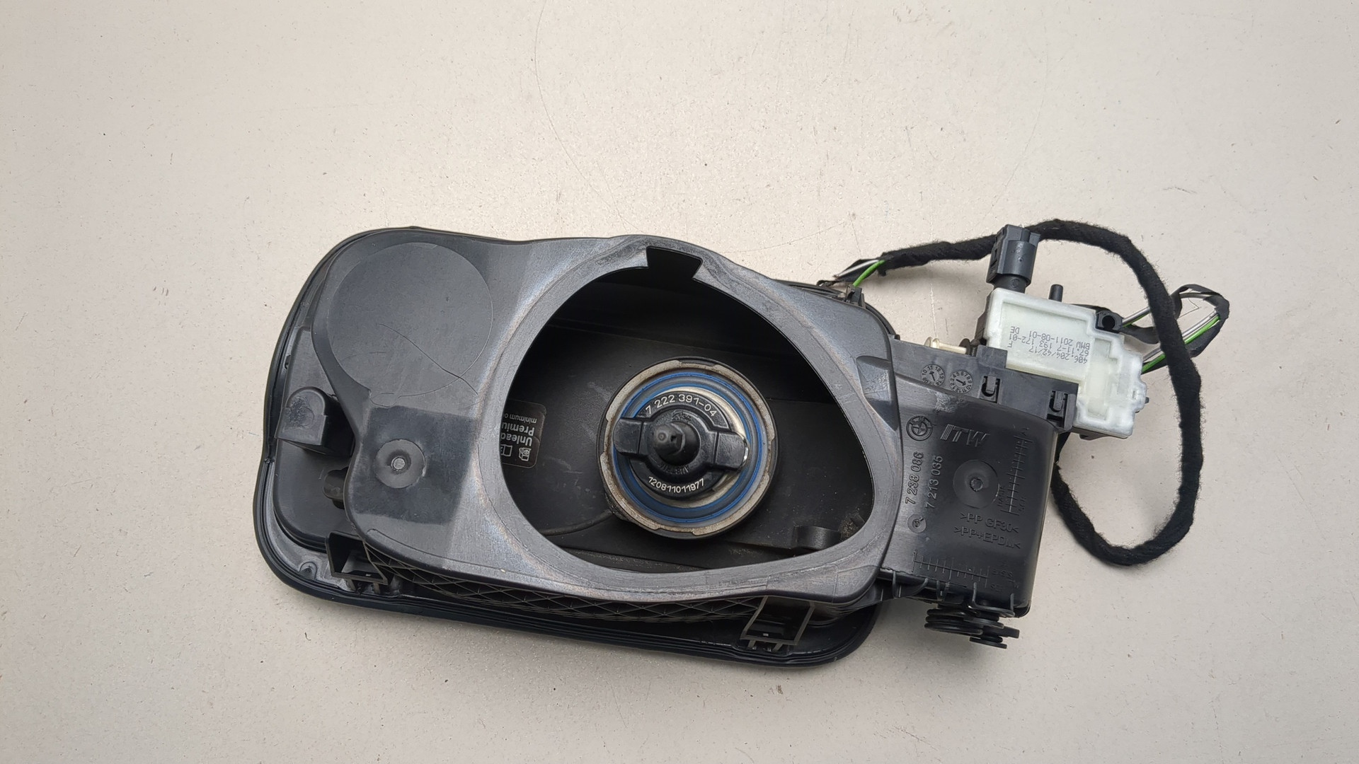 Лючок бензобака