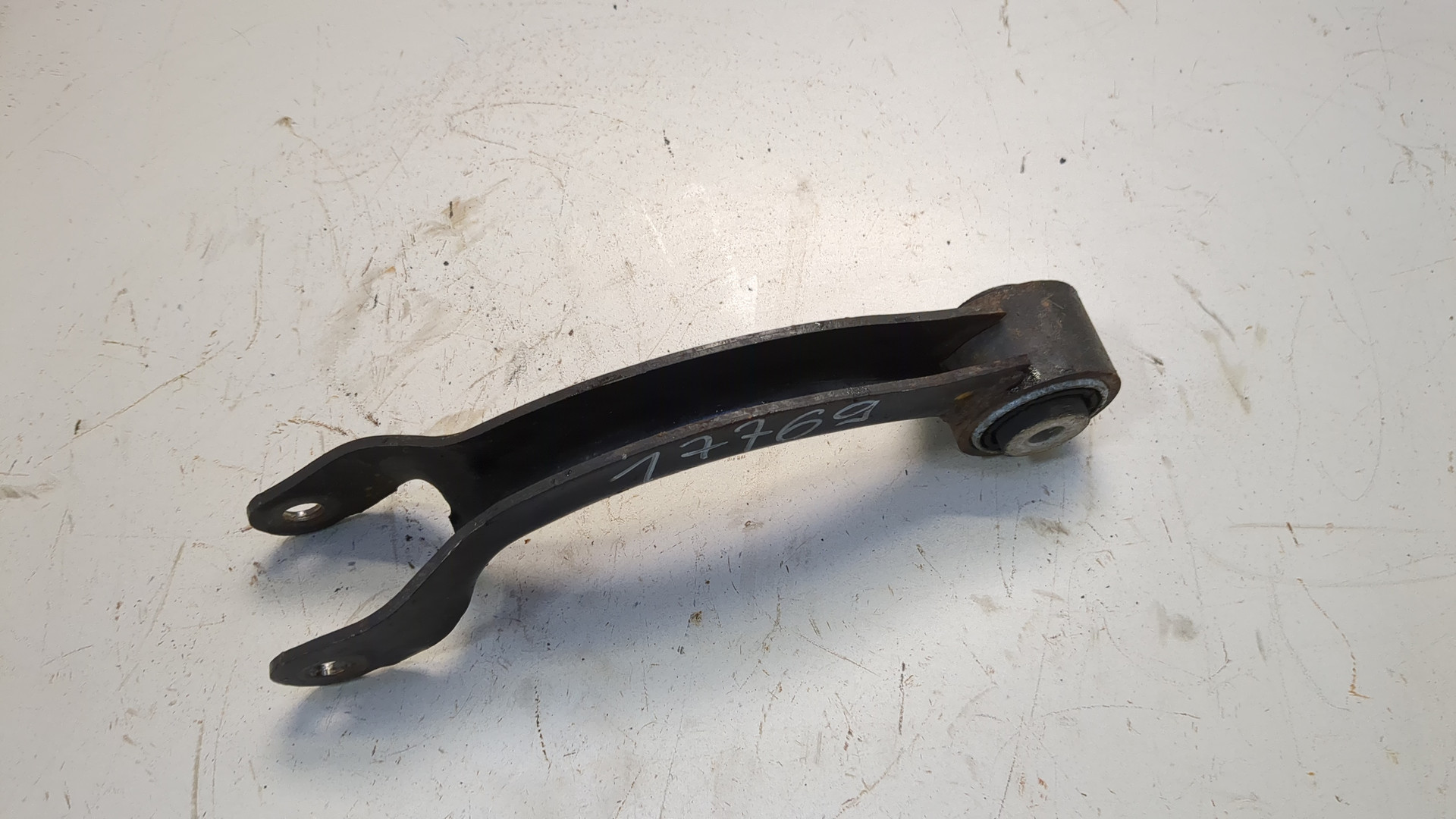 Рычаг задний