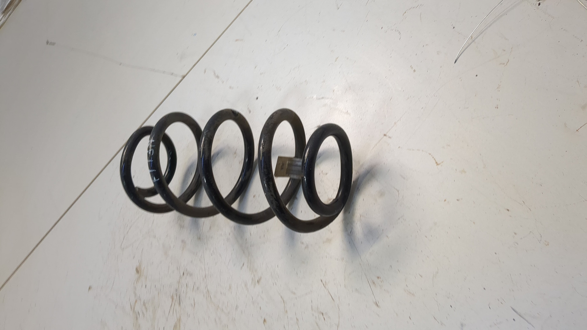 Пружина задняя