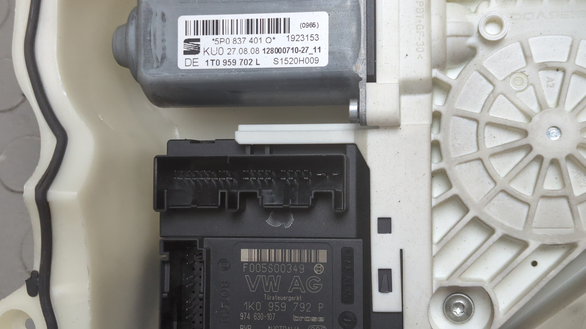 Стеклоподъемник электр. передний левый