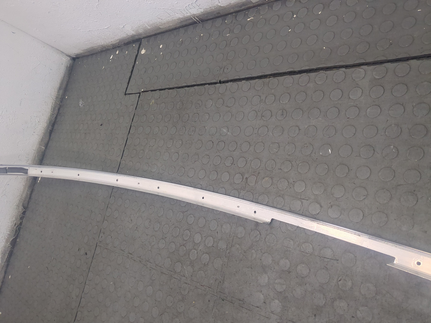 Молдинг крыши левый