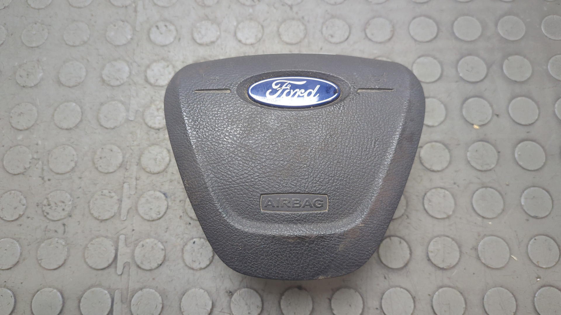 Подушка безопасности в рулевое колесо