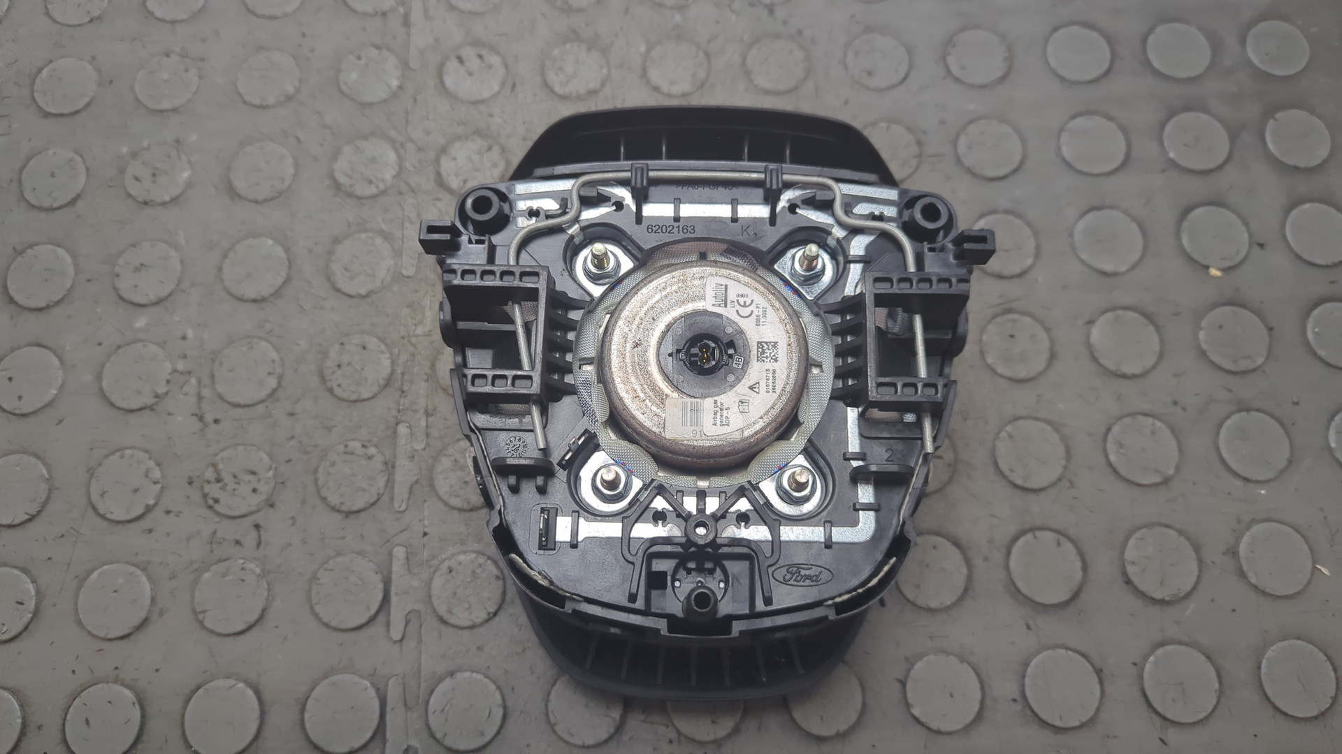 Подушка безопасности в рулевое колесо