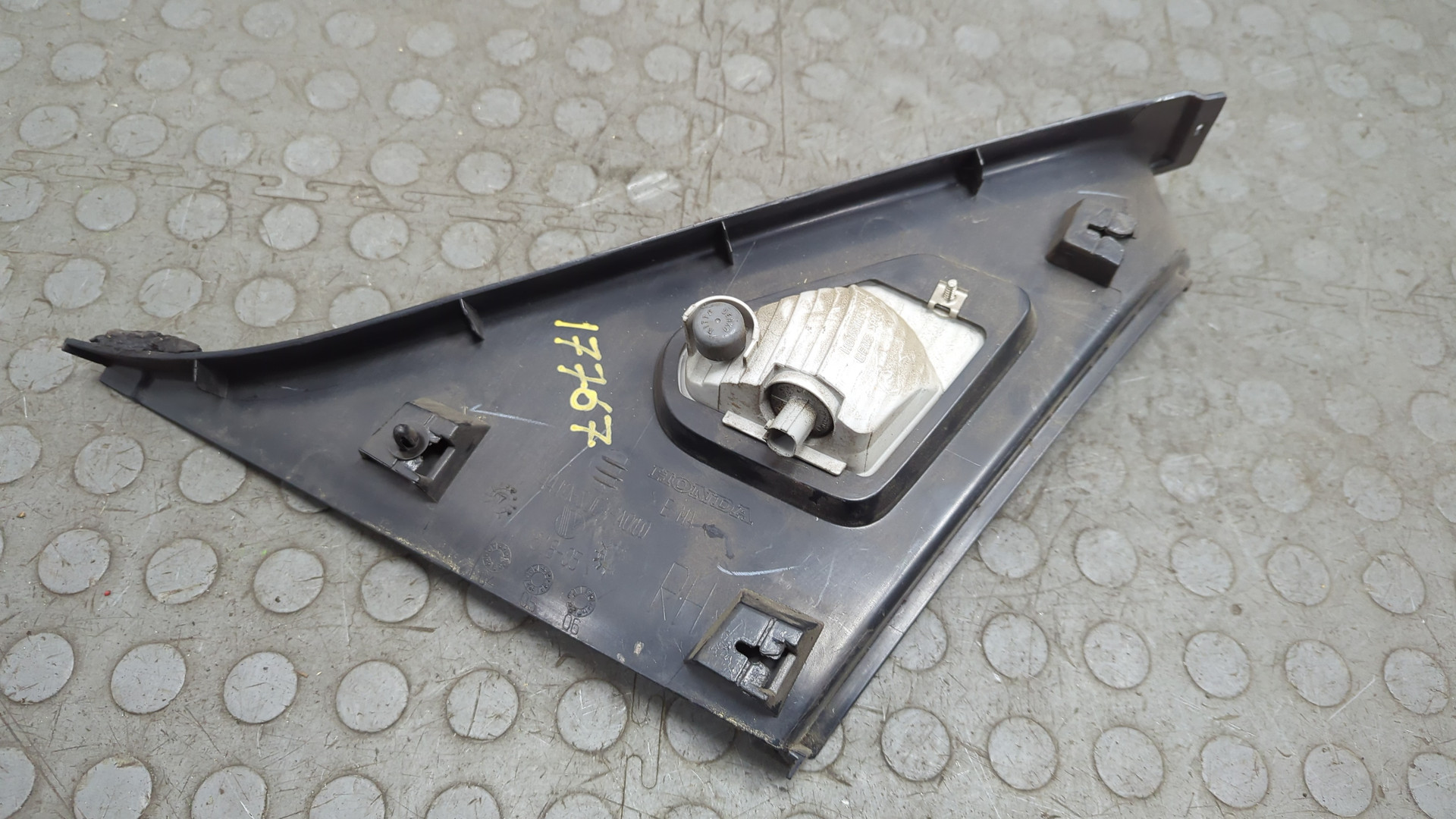 Плафон салонный