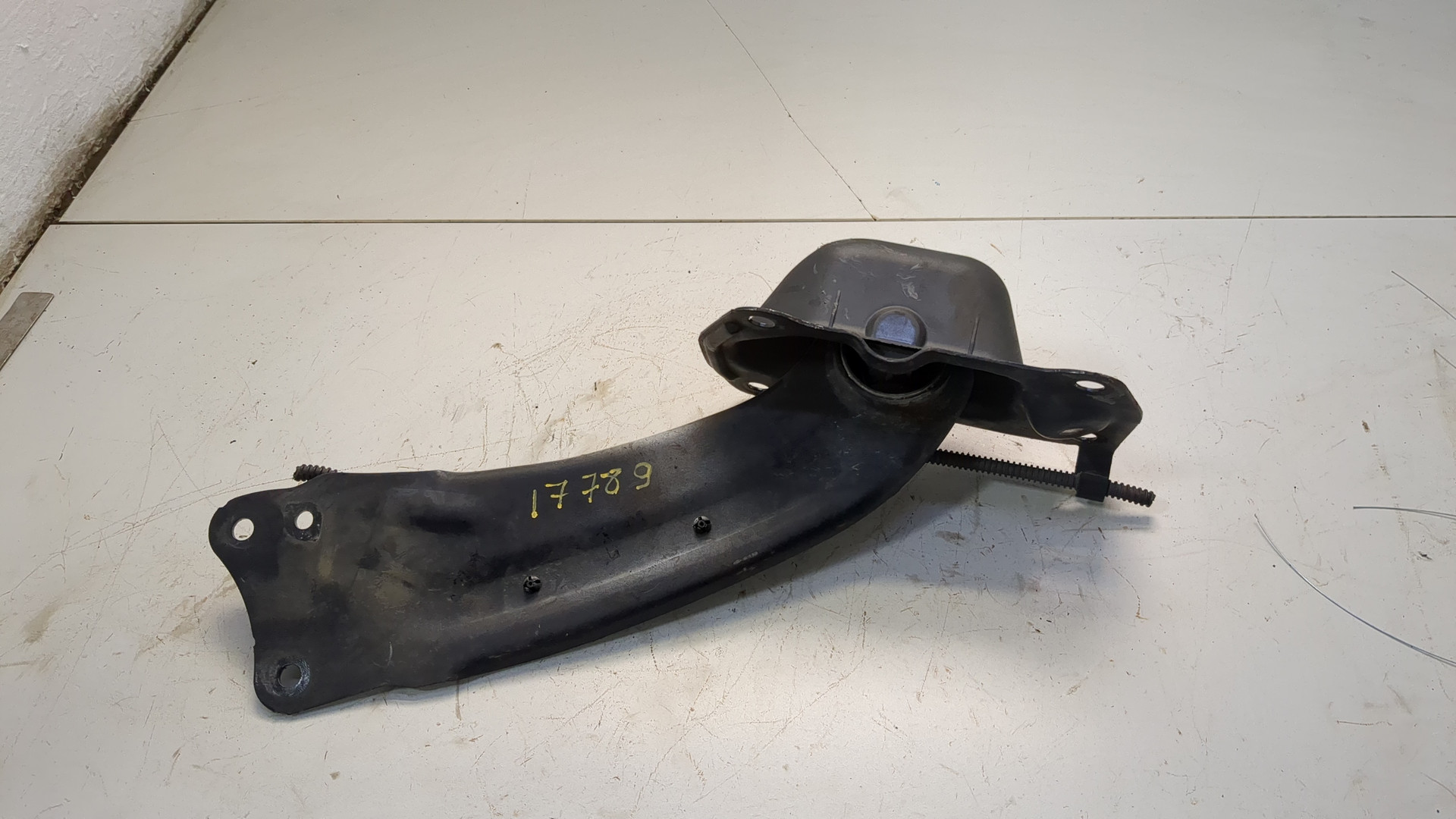 Рычаг задний правый