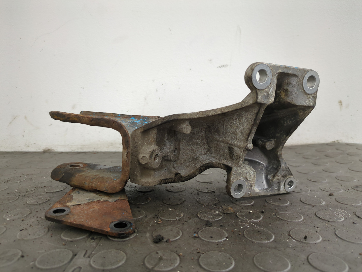 Опора двигателя