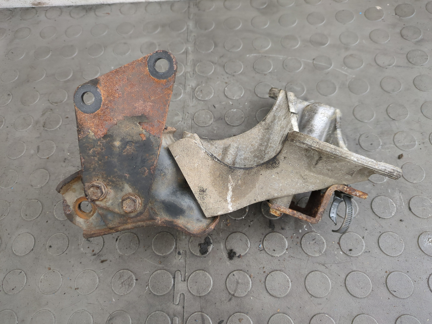 Опора двигателя