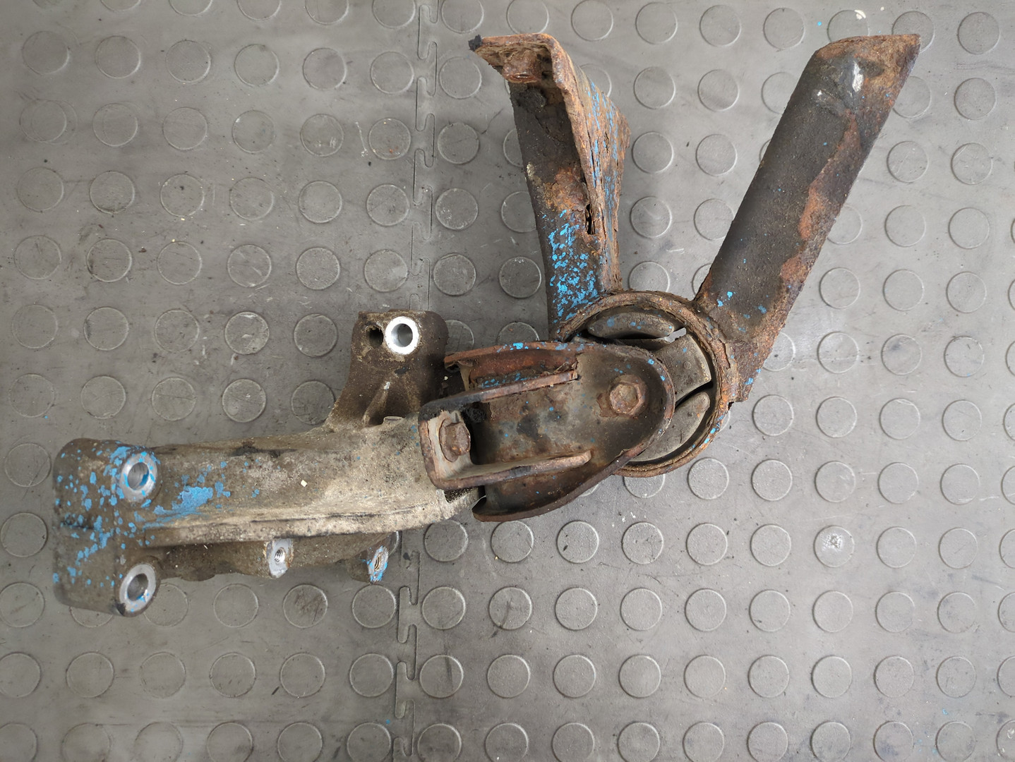 Опора двигателя