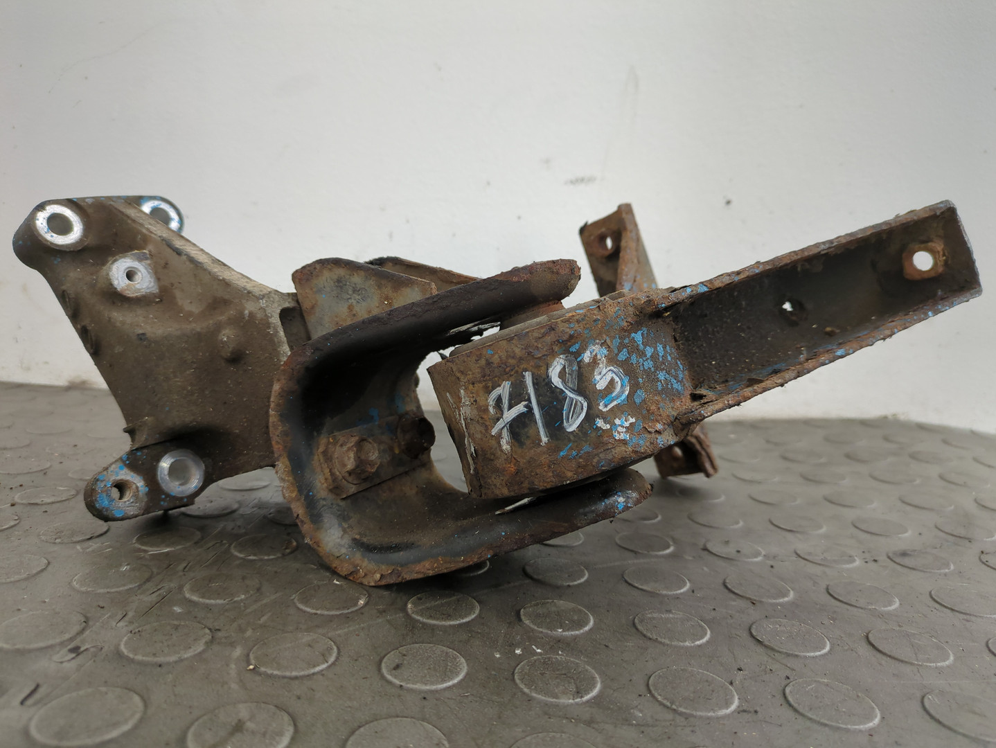 Опора двигателя