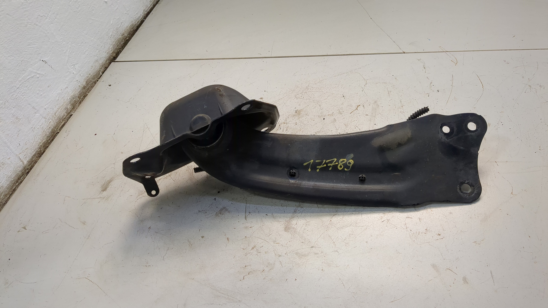 Рычаг задний левый