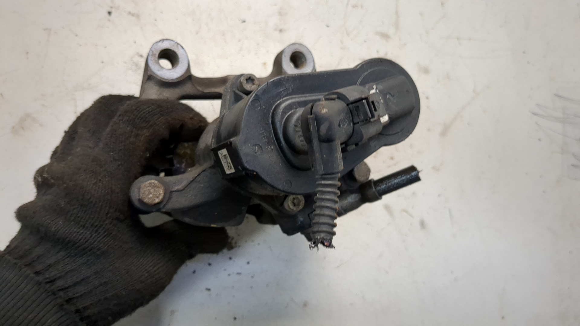 Суппорт задний левый