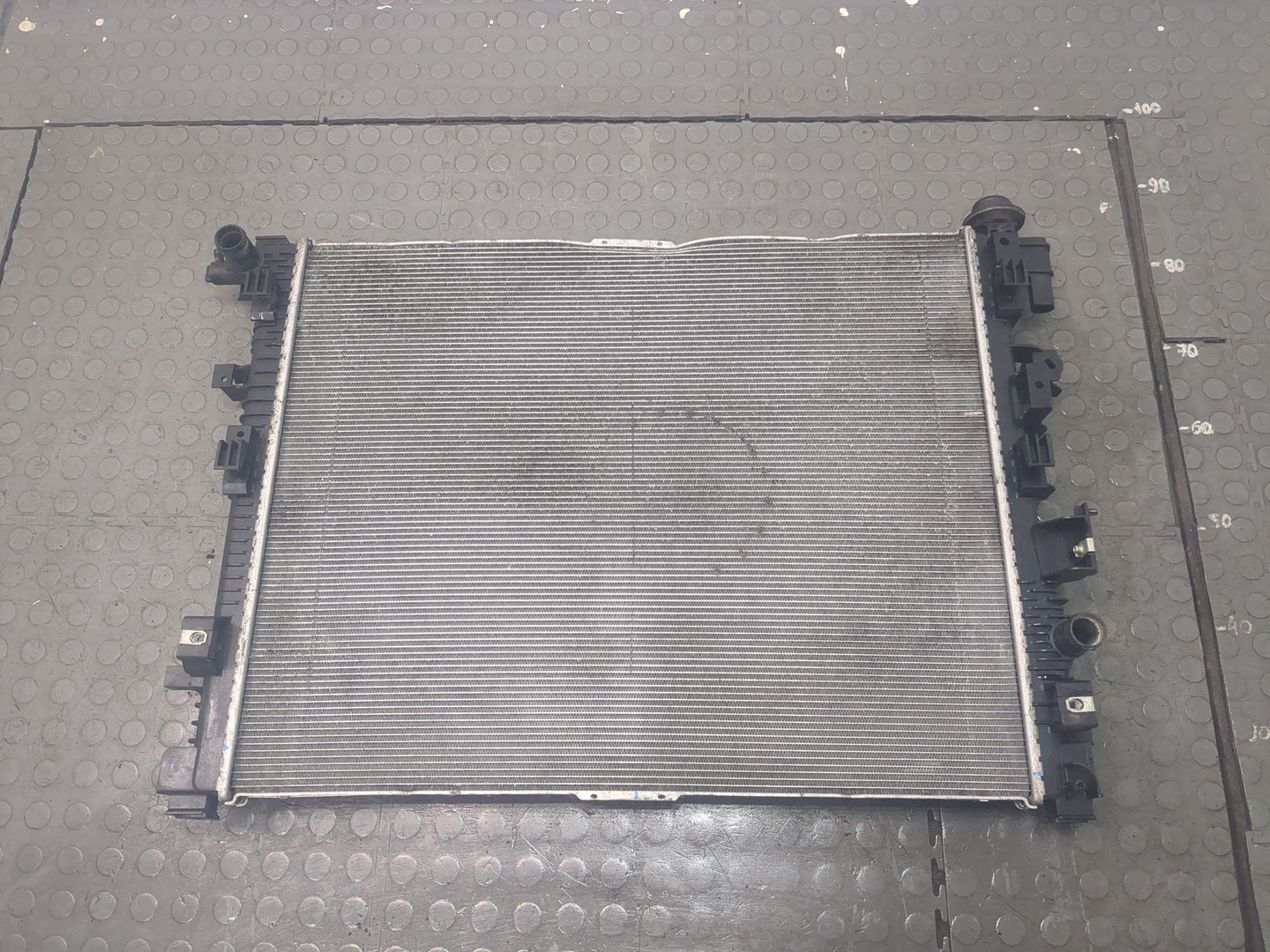 Радиатор охлаждения двигателя основной