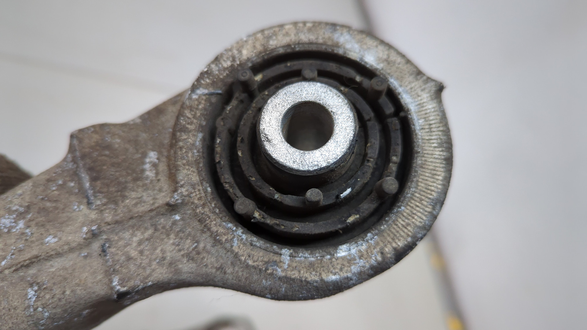 Рычаг задний правый