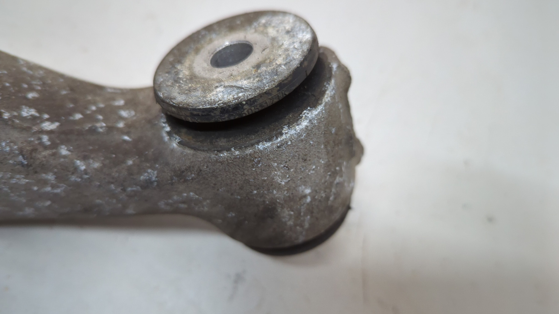 Рычаг задний правый