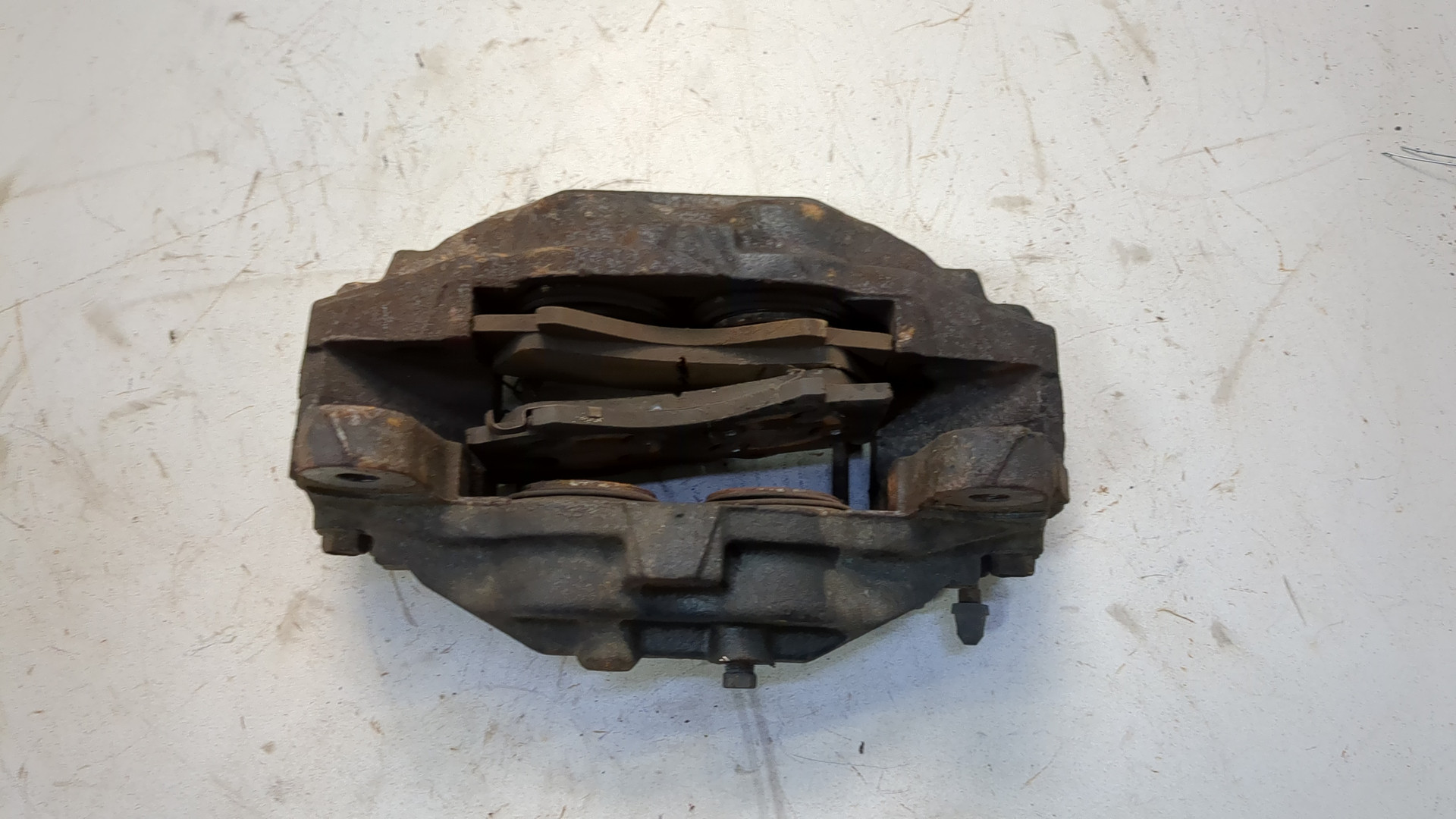 Суппорт передний левый