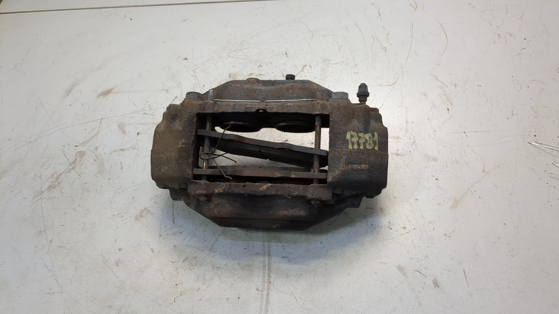 Суппорт передний левый