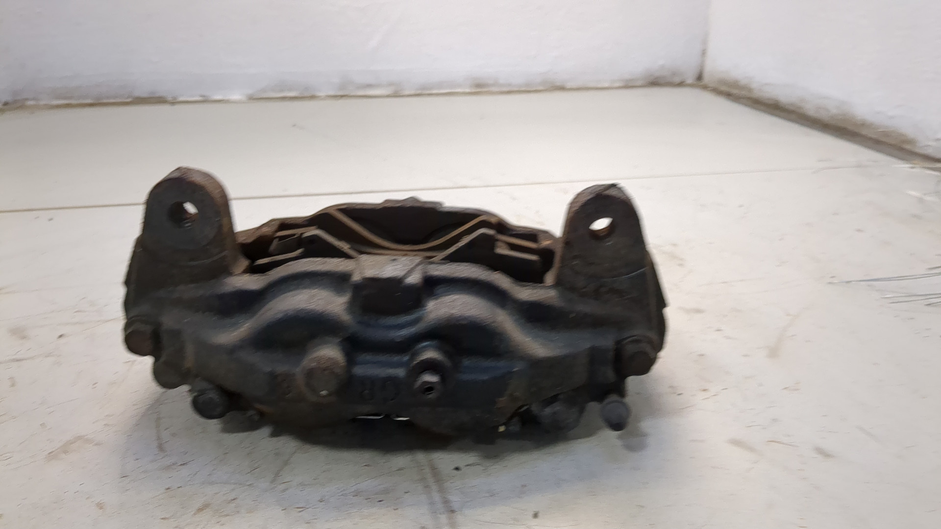 Суппорт передний левый