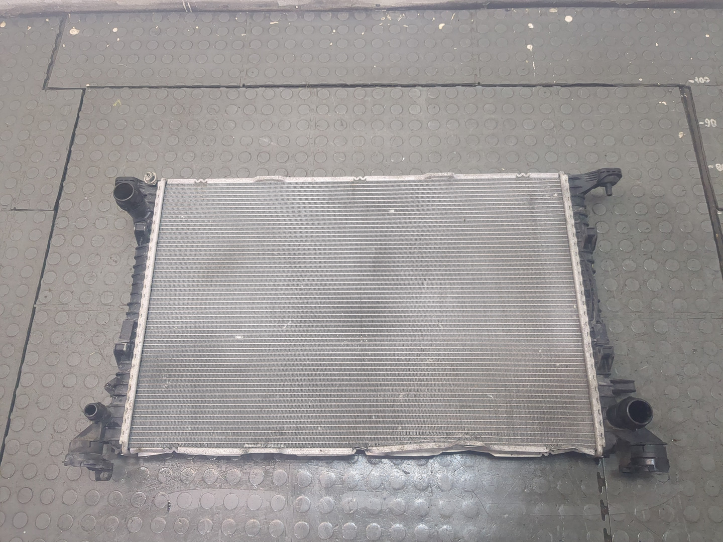Радиатор охлаждения двигателя основной