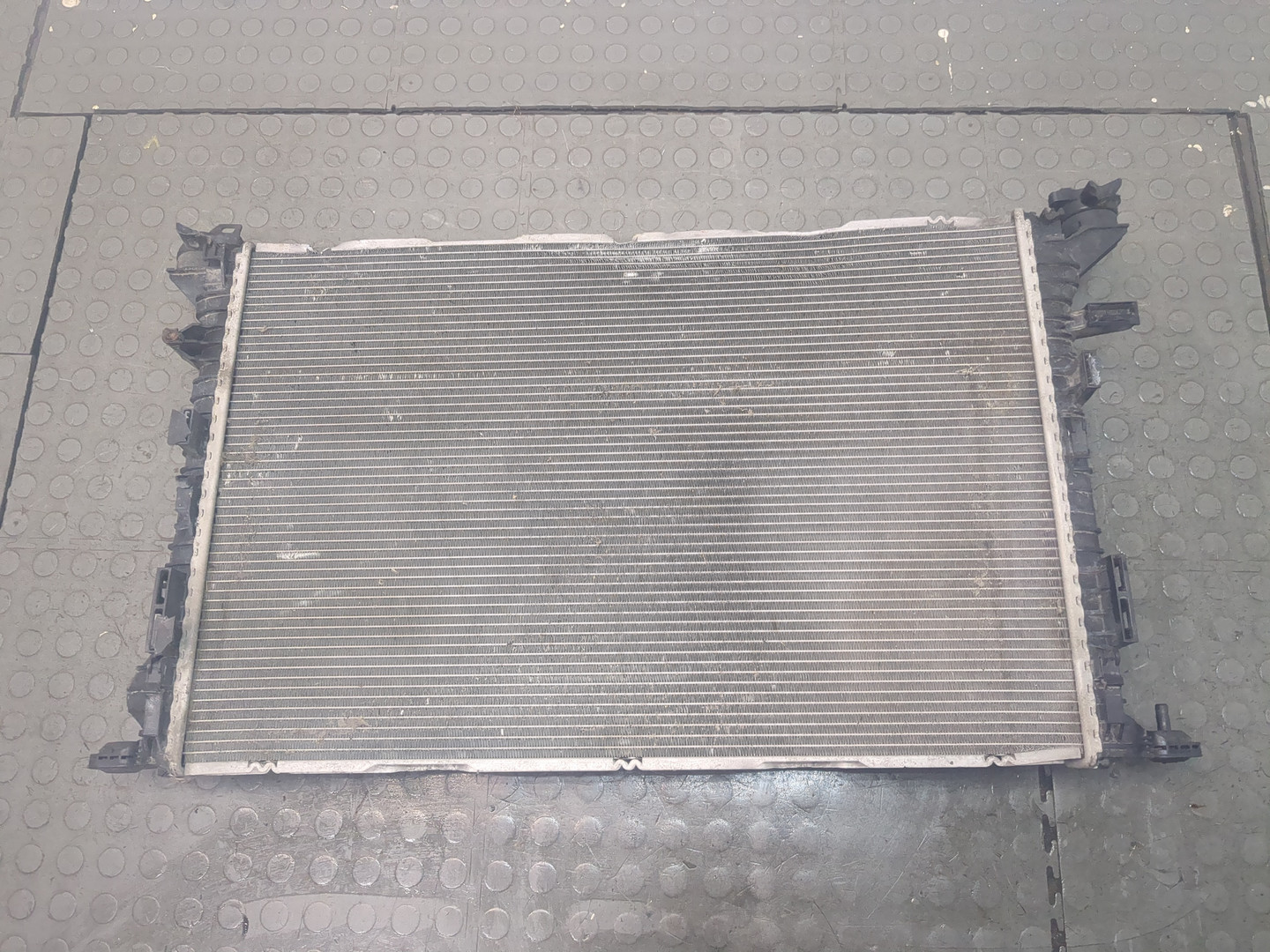 Радиатор охлаждения двигателя основной