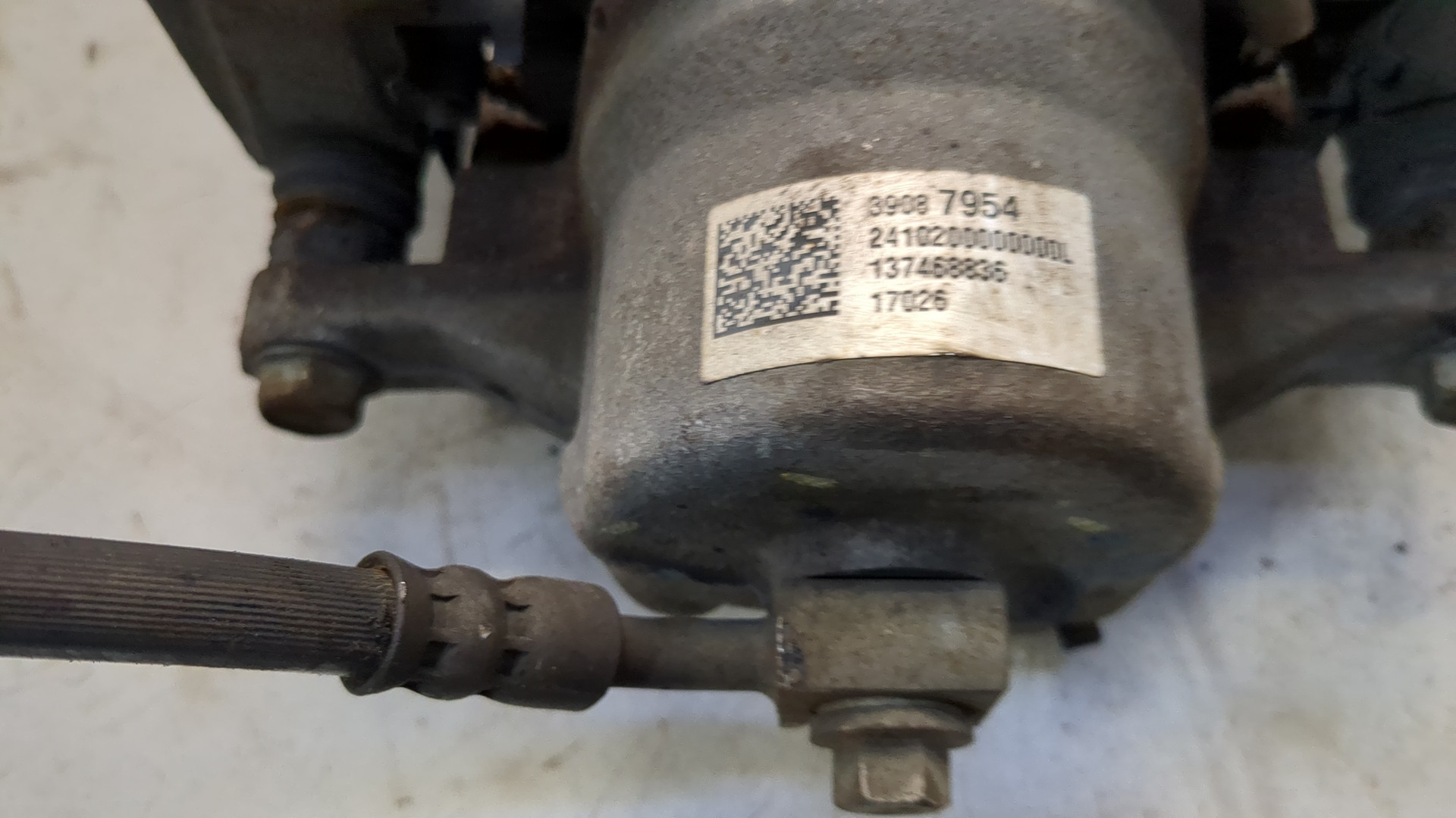 Суппорт передний левый