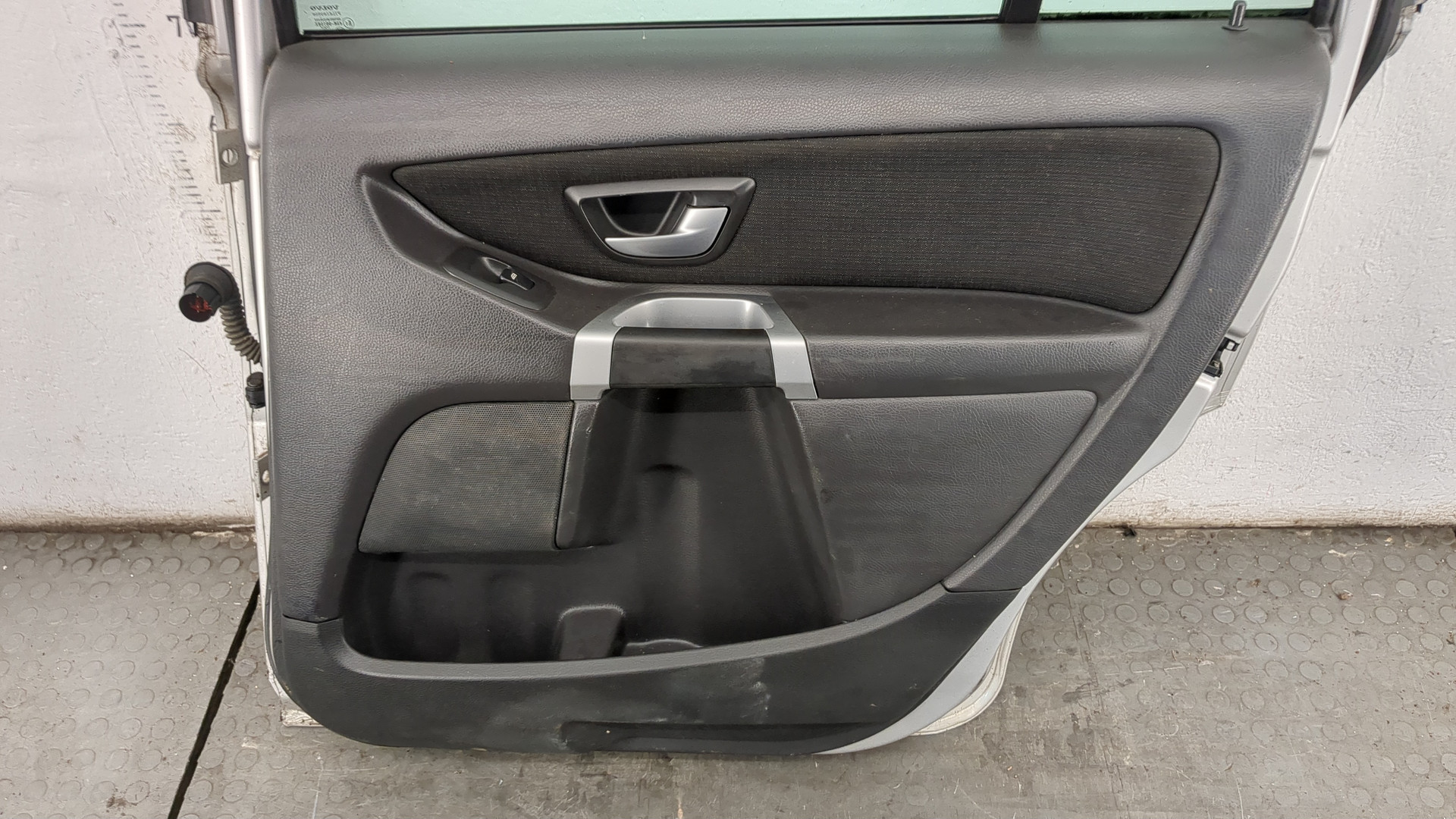 Дверь задняя правая